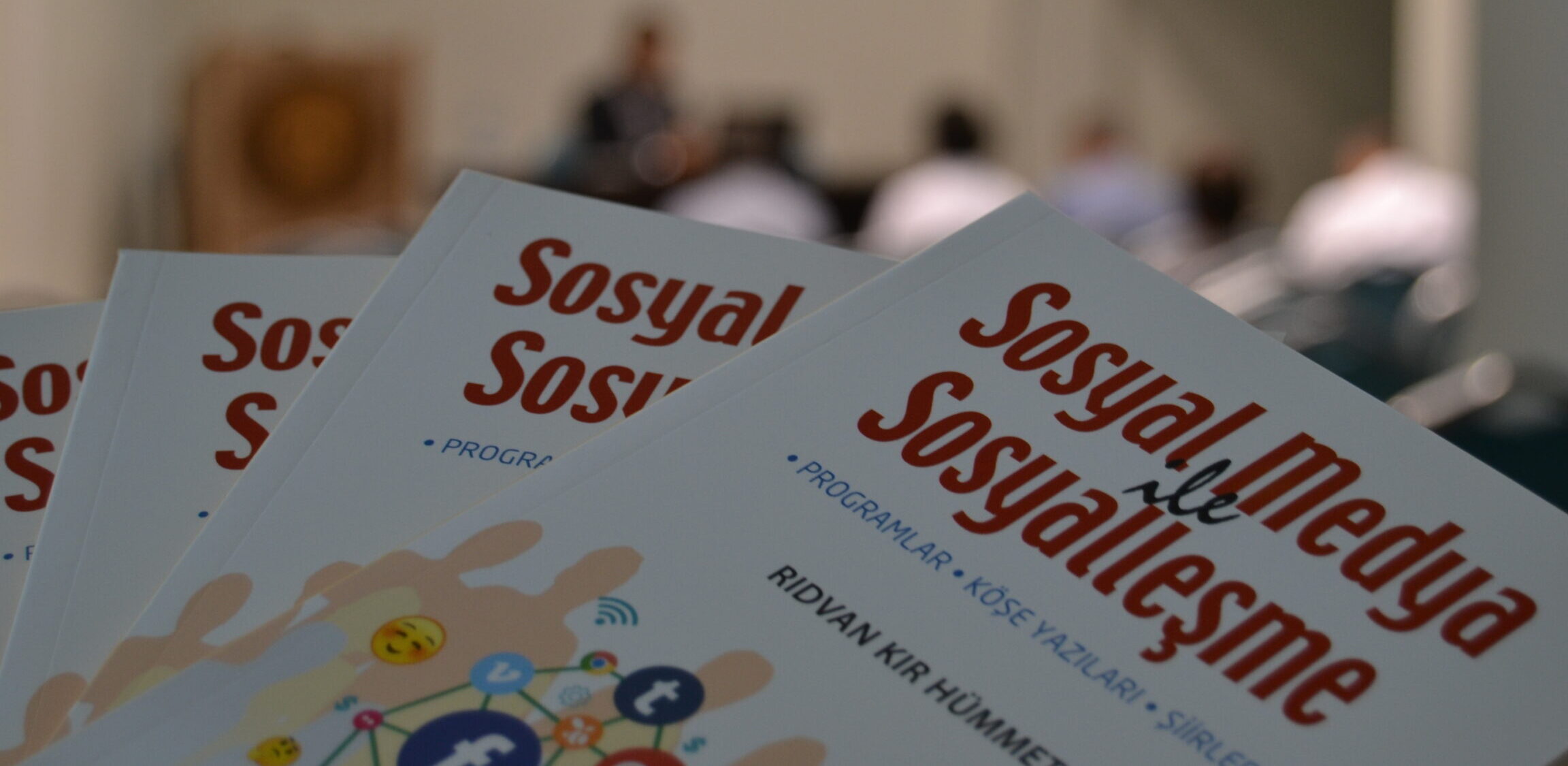 Rıdvan KIR HÜMMET’in “SOSYAL MEDYA İLE SOSYALLEŞME” kitabı Batı Trakyada tanıtıldı.